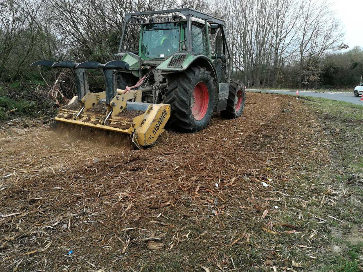 Débroussaillage Oloron, Débroussaillage 64, Travaux forestiers Oloron, Travaux forestiers 64, Paysagiste Oloron, Paysagiste 64, Elagage Oloron, Elagage 64, Transports de machines TP Oloron, Transports de machines TP 64